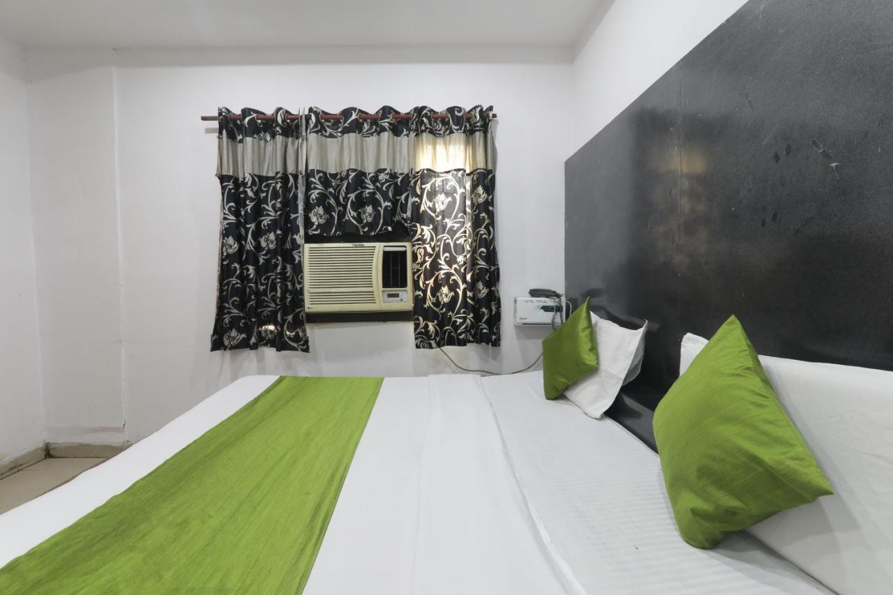 Hotel Dayal ลัคเนา ภายนอก รูปภาพ