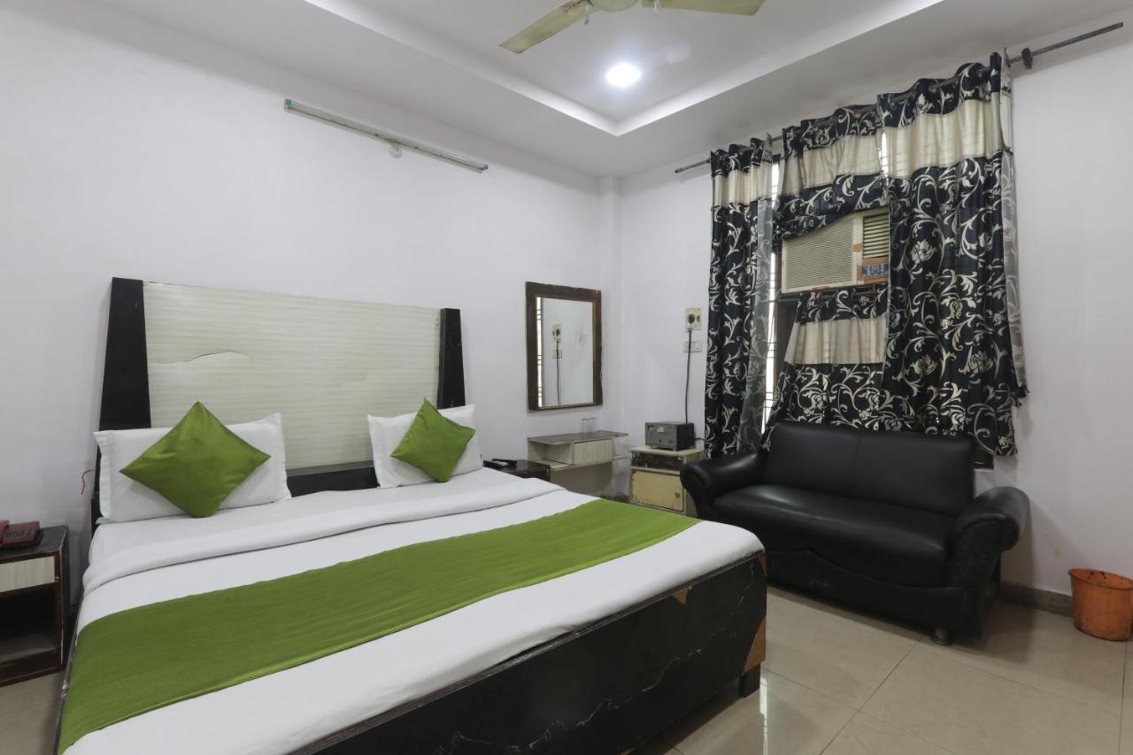 Hotel Dayal ลัคเนา ภายนอก รูปภาพ