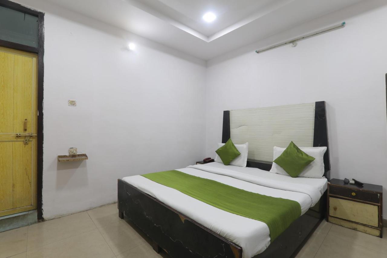 Hotel Dayal ลัคเนา ภายนอก รูปภาพ